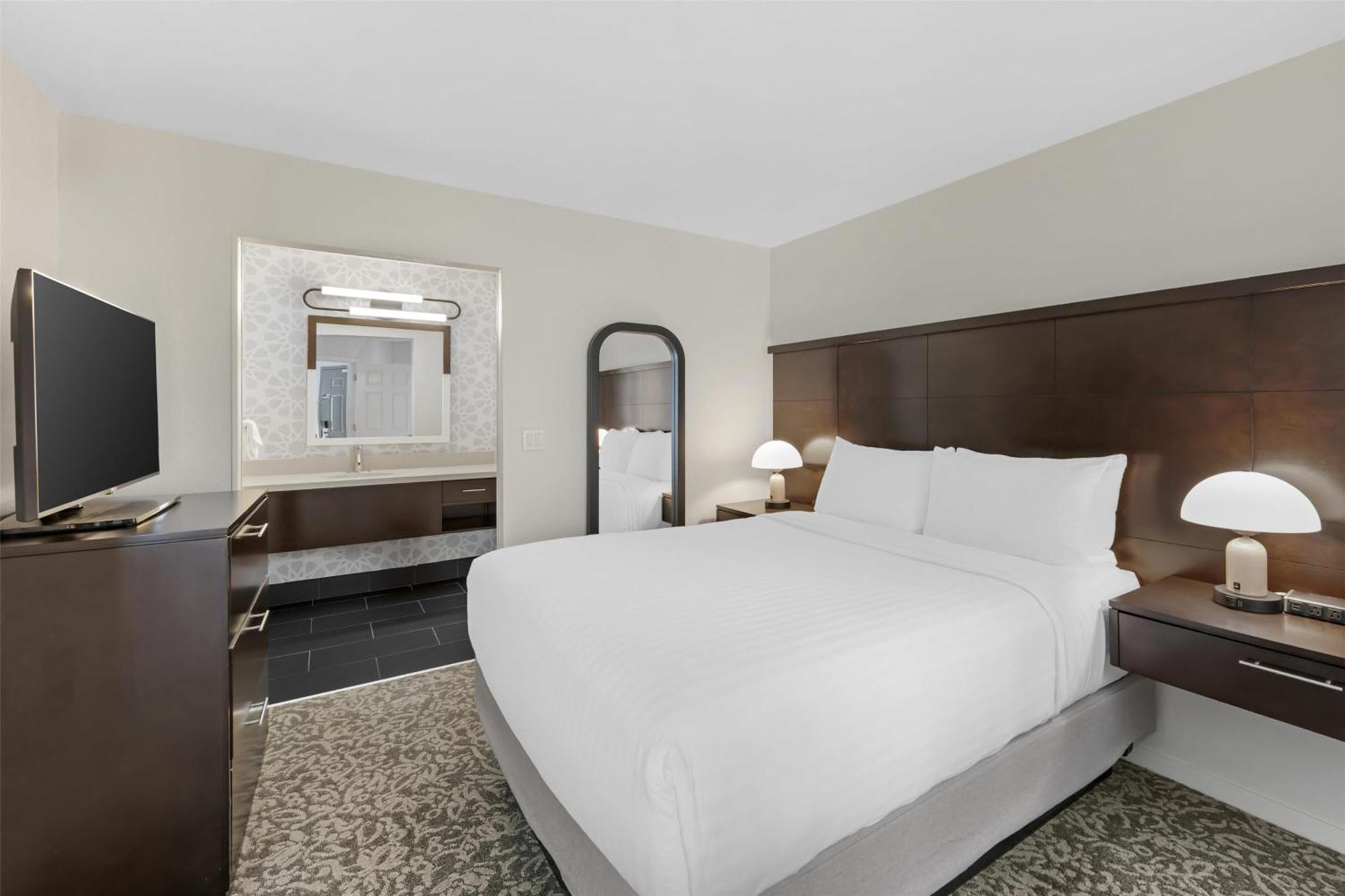 Sonesta Es Chatsworth Hotel
