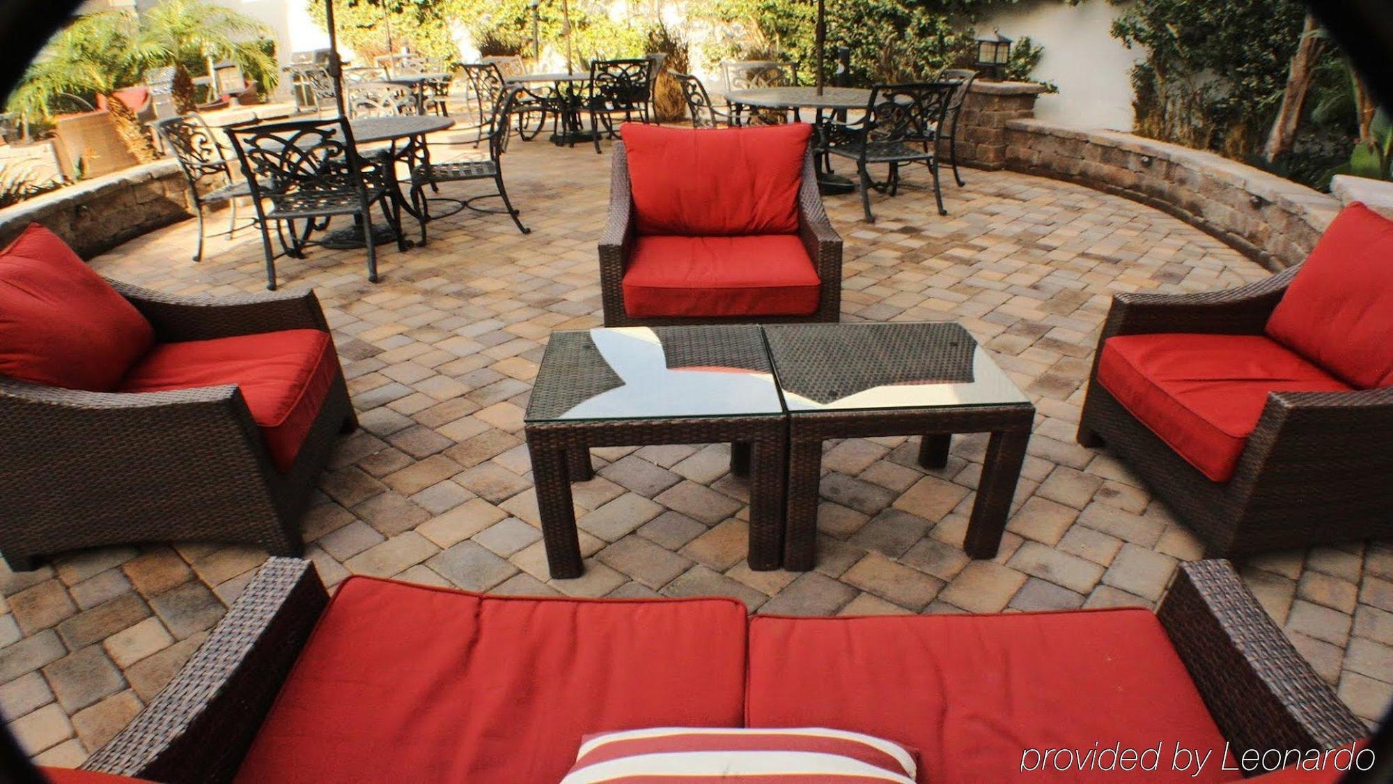 Sonesta Es Chatsworth Hotel